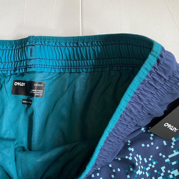 New mens XXL and XL Oakley Beach Pixel shorts - Picture 3 of 5